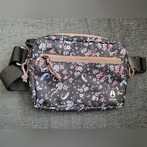 NWOT Nixon Bandit Bag--Flower print
